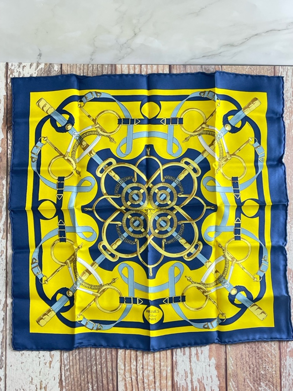 Hermes Rare Women Scarf Carres 45 Gavroche Eperon D'or Golden  Navy Yellow Silk
